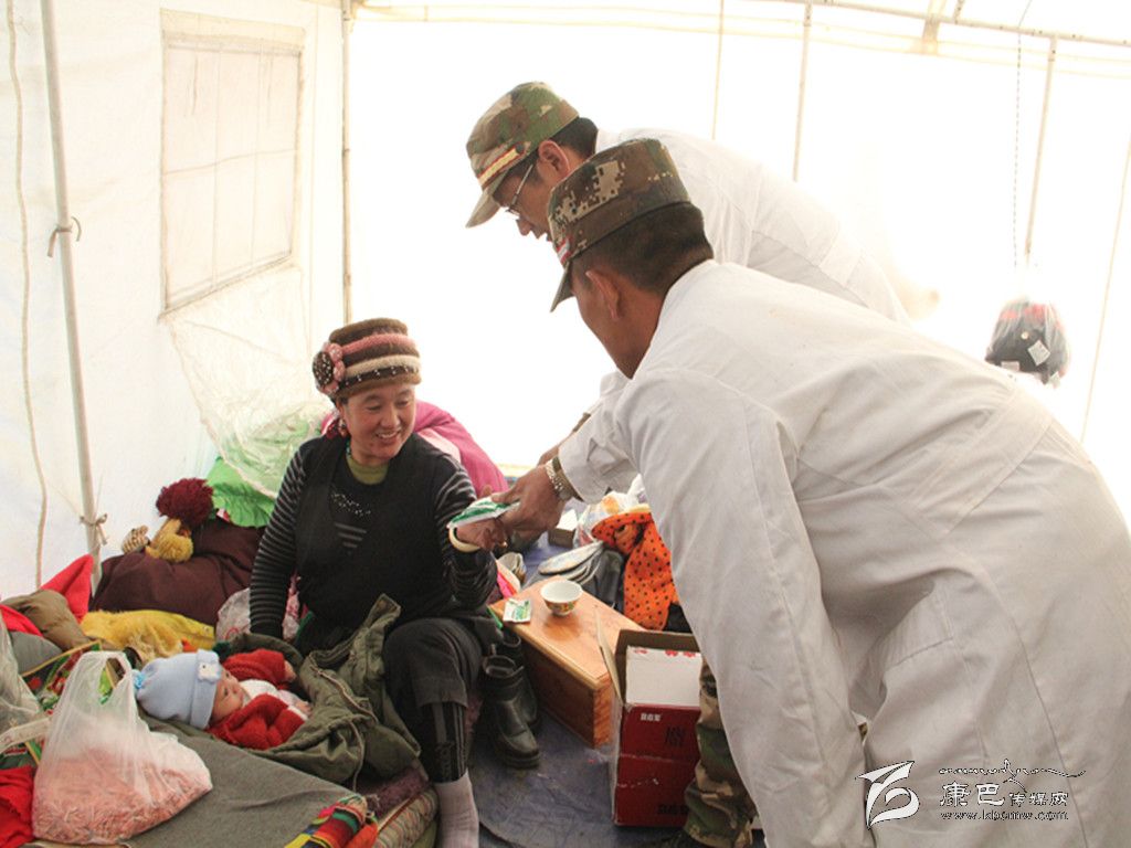 武警8721部隊救災(zāi)忙