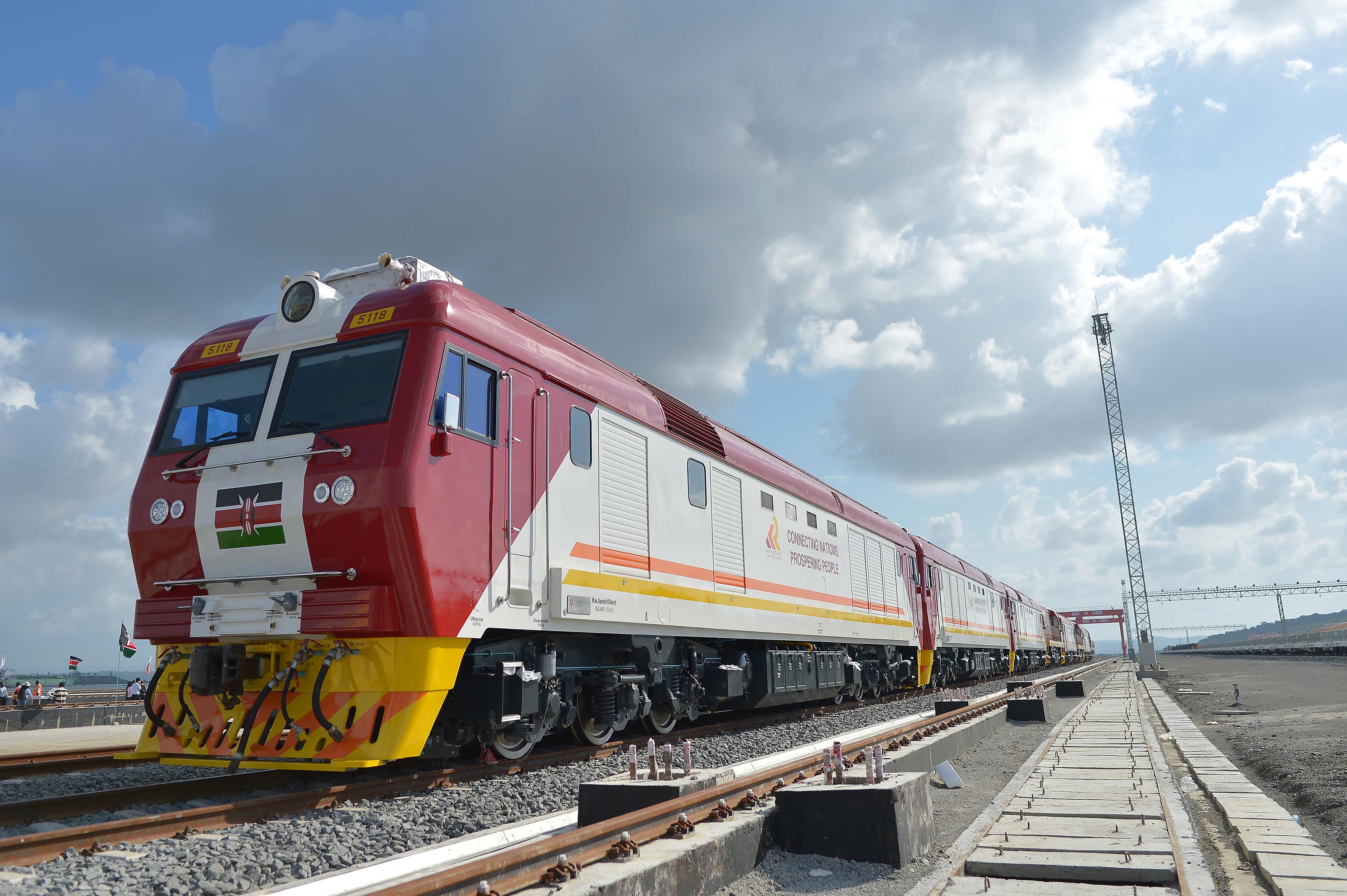 當(dāng)?shù)貢r(shí)間2017年5月30日，肯尼亞蒙巴薩，連接肯尼亞港口城市蒙巴薩和首都內(nèi)羅畢的蒙內(nèi)鐵路正式竣工通車。